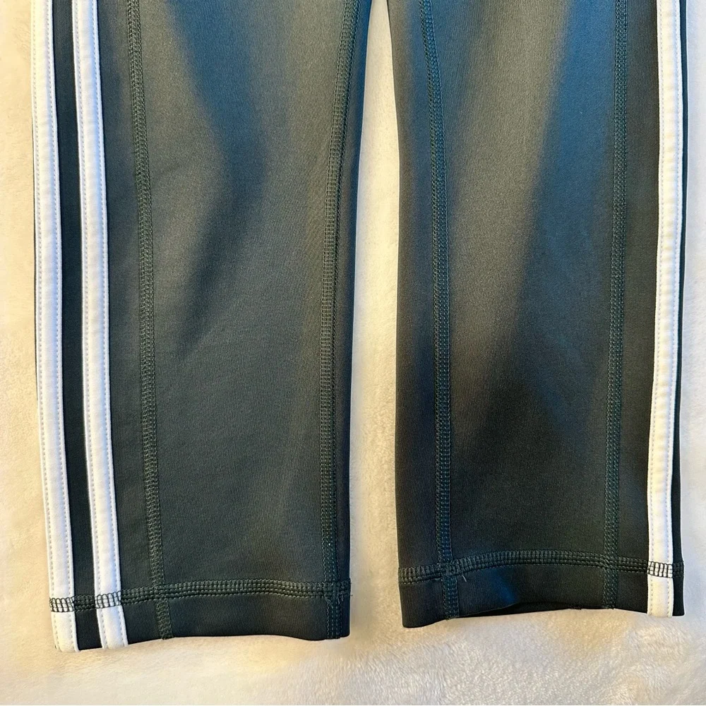 Adidas Train Essentials 3-stripes High-Waisted 3/4 Leggings Size Small - Picture 5 of 6